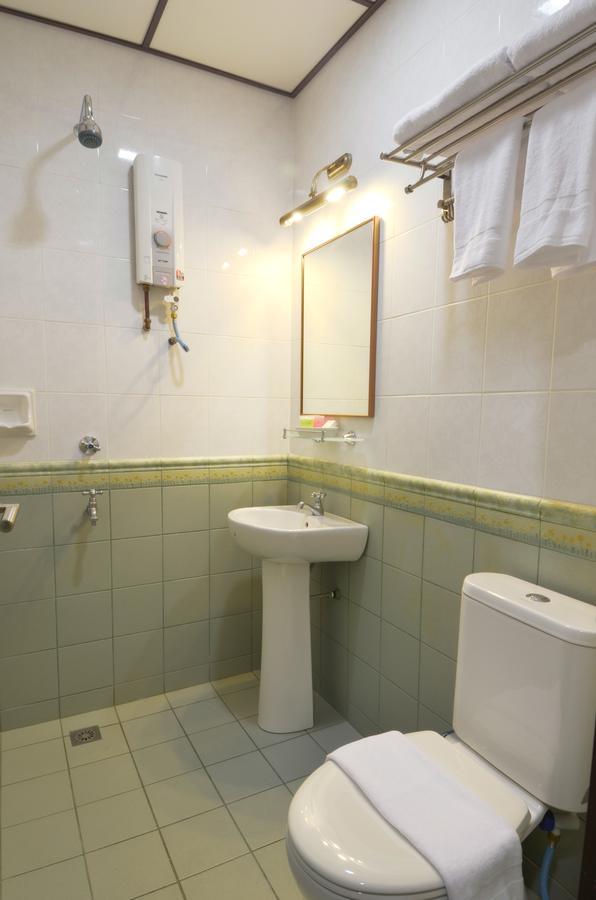 Hotel Kooler Inn Кота-Кинабалу Экстерьер фото